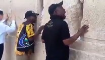 Jerusalem, Ces Africains s'adressent à Dieu devant le Mur des lamentations, Regardez!