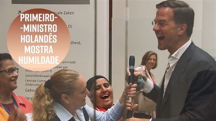 Primeiro-ministro holandês mostra humildade