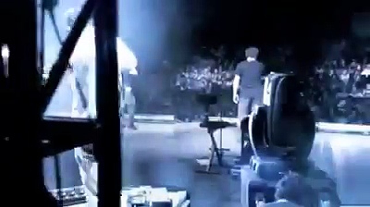 Sin Bandera performing 'Será'  ENSHOW starts a segment named #HitsFlashback honoring the best musical hits in the greatest times - all types of genres and giv