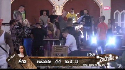 SLOBA je uzeo mikrofon a Katarina Grujić se smrzavala pored bine a onda je došao ovaj KAVALJER