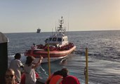 Migrants Board Italian Coast Guard Vessels for Transfer to Valencia