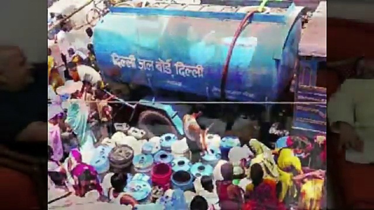 सोफे पर पड़े केजरीवाल, कपिल मिश्रा ने गाना गाकर केजरीवाल का उड़ाया मजाक