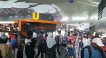 SUASANA di Lapangan Terbang Antarabangsa Kuala Lumpur 2 (Klia2) mula dipenuhi orang ramai berikutan warga kota mula pulang ke kampung halaman untuk menyambut Ha