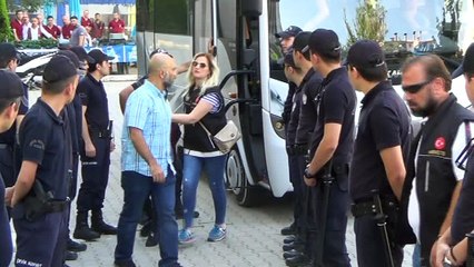 Denizli’de şafak operasyonunda gözaltına alınan 11 kişi adli adliyeye sevk edildi