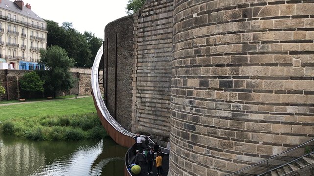 Essai sur le toboggan du château des Ducs