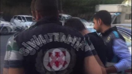 E-5 Karayolu'nda 200 Kilometre Hızda Tek Teker Yapan Maganda Yakalandı