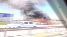 TEM Otoyolu'nda minibüs alev alev böyle yandı