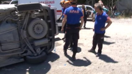Kaza Yapan Sürücü Hastaneye Gitmek Yerine Devrilen Aracının Başında Bekledi