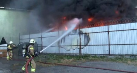 İstanbul Ayazağa'da Korkutan Fabrika Yangını
