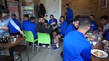 Les jours de matchs, l'équipe privatise un petit restaurant à côté de l'hôtel.