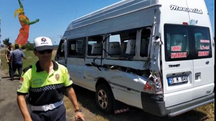 Samsun'da Trafik Kazası! Tır Minibüsü Biçti, Yolcular Ölümden Döndü