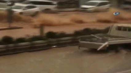 Sel Sularına Kapılan Kişi Böyle Sürüklendi