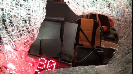 Bursa Otobanında Yolcu Otobüsüne Taşlı Saldırı...