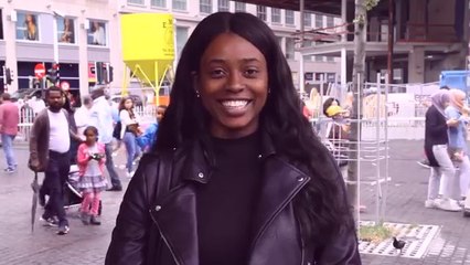 Ils vont dans la rue pour dire à des gens qu'ils sont beaux, regardez leur réaction (Bruxelles)