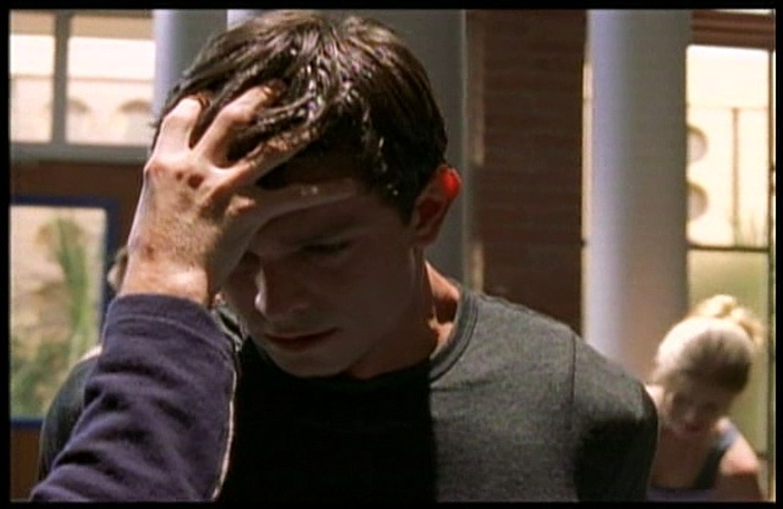 Roswell   Dvd Extras   Storyboard To Scene