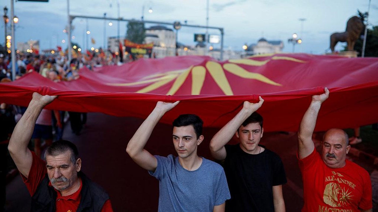 Gegenwind von Rechts in Athen und Skopje