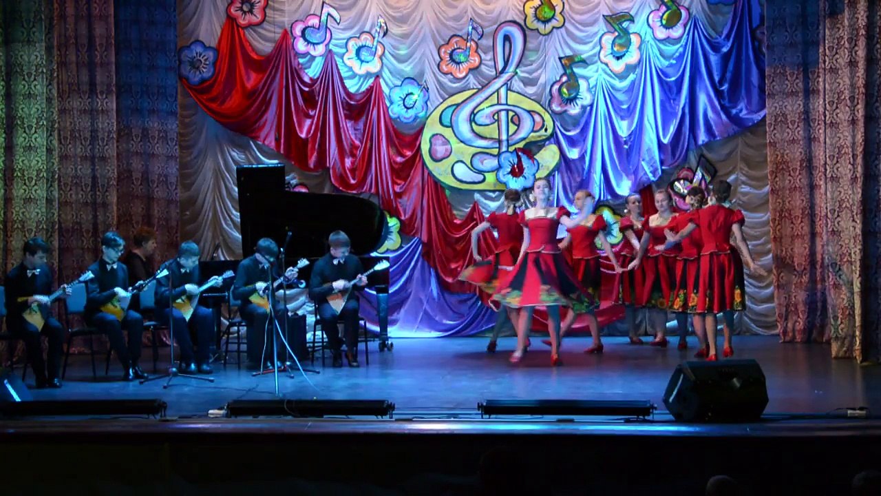 Алексин. Ансамбль "Иваны" и танцевальный коллектив "Ювента".