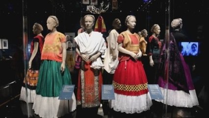El universo íntimo de Frida Kahlo se expone en Victoria & Albert de Londres