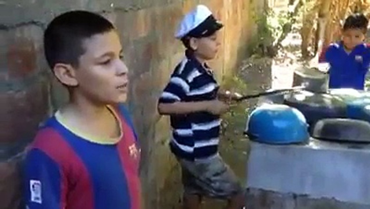 Niños alabando a Dios
