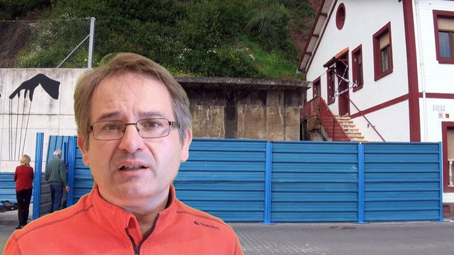 Paseo Marítimo de Candás el Ayuntamiento de Carreño la lía instalando una valla en propiedad privada