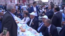 Bakan Fakıbaba Şehit Yakınlarıyla İftar Yaptı