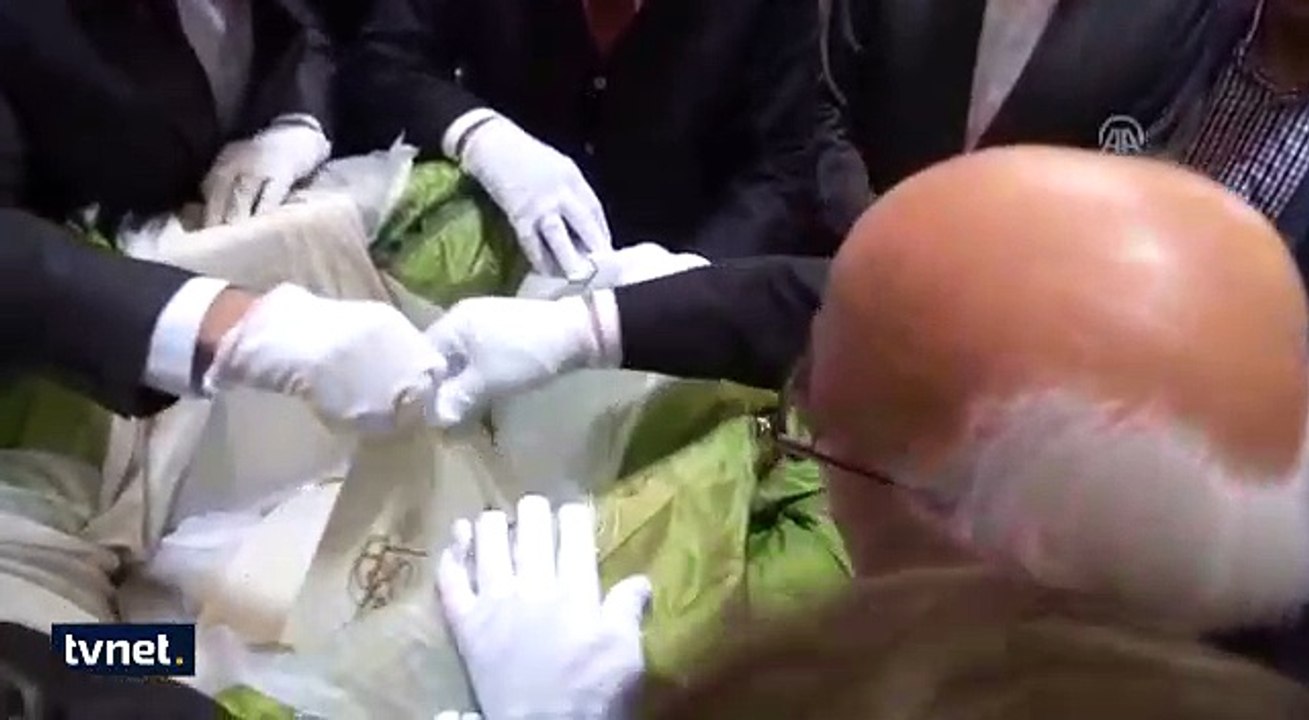 Vidéo: l’Abaya du prophète Mohammad (saw)