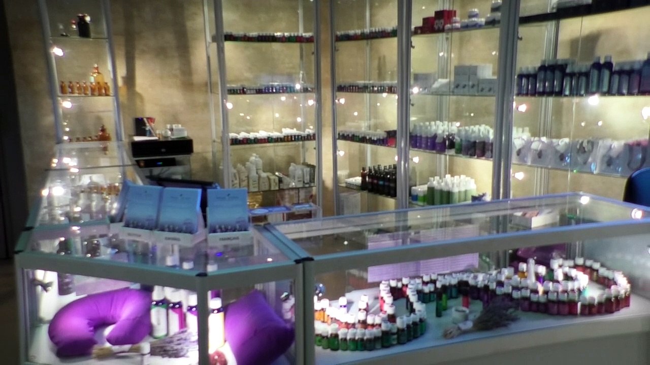 Alpes-de-Haute-Provence :  l'aromathérapie, une des richesses de Simiane la Rotonde