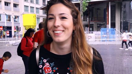 Quand on dit à une personne qu'elle est belle, regardez sa réaction