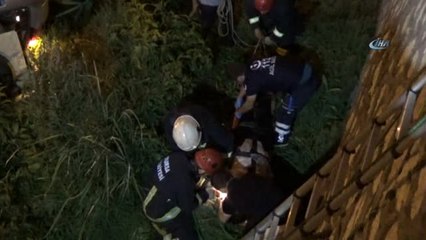 Virajı Alamayan Otomobil Su Kanalına Uçtu