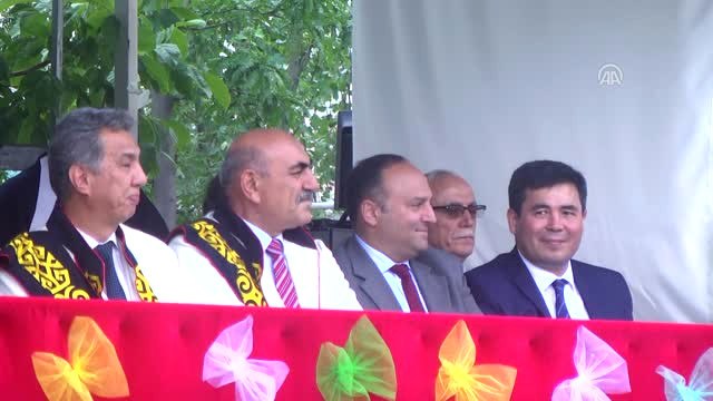 Kırgızistan-Türkiye Manas Üniversitesinde Mezuniyet Coşkusu - Bişkek