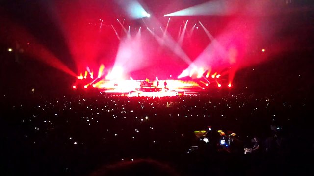 Muse - Unsustainable, Prague O2 Arena, 11/22/2012