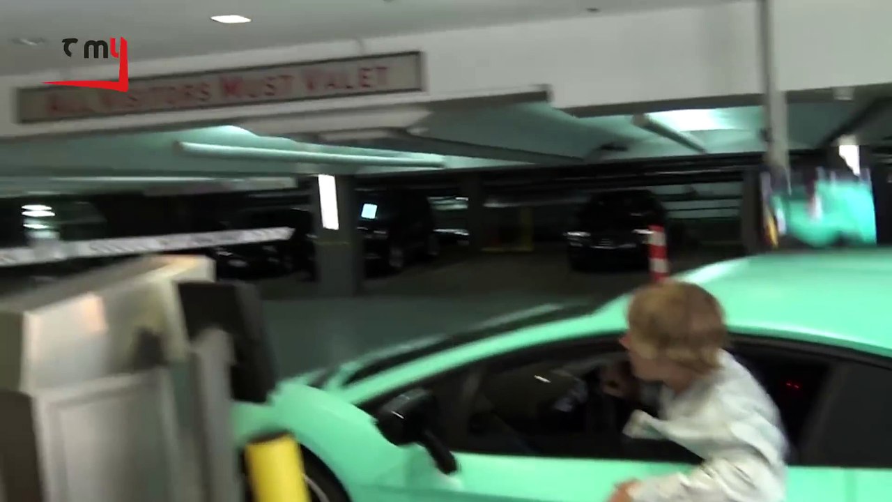 Wie ein Fahranfänger! Justin Bieber bekommt Protz Auto geschenkt