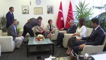 Siyasi Partilerde Bayramlaşma - Hdp Heyetinden CHP'ye Ziyaret