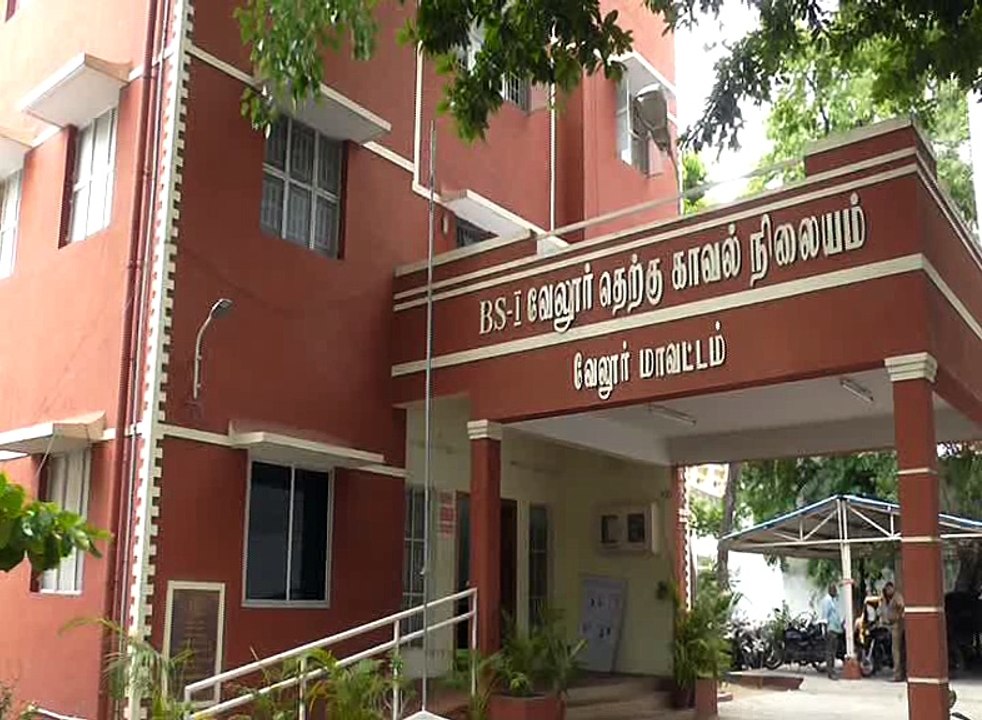 வேலூரில் 2.5 லட்சம் மதிப்புள்ள பழைய ருபாய் நோட்...