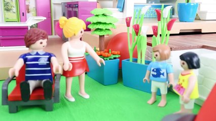 Vidéo PLAYMOBIL - Les ENFANTS éclatent les BALLONS et découvrent l'INCROYABLE CADEAU SURPRISE 