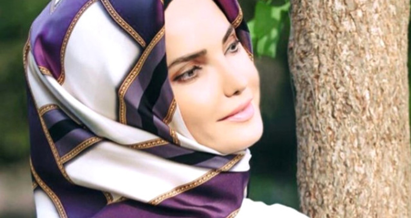 Ece Erken Arkadaşının Eşarp Markası İçin Tesettürlü Pozlar Verdi