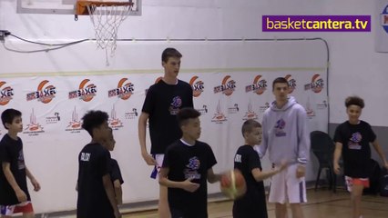 Phénomène : Olivier Rioux, 12 ans, 2m13, écrase la concurrence !