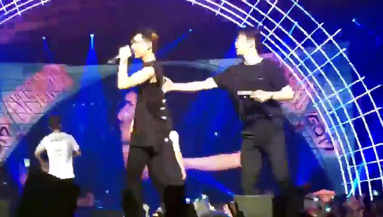 GOT7 - Look _ Fly _ Go Higher (End Performance Remix) @ Le Zénith, Paris