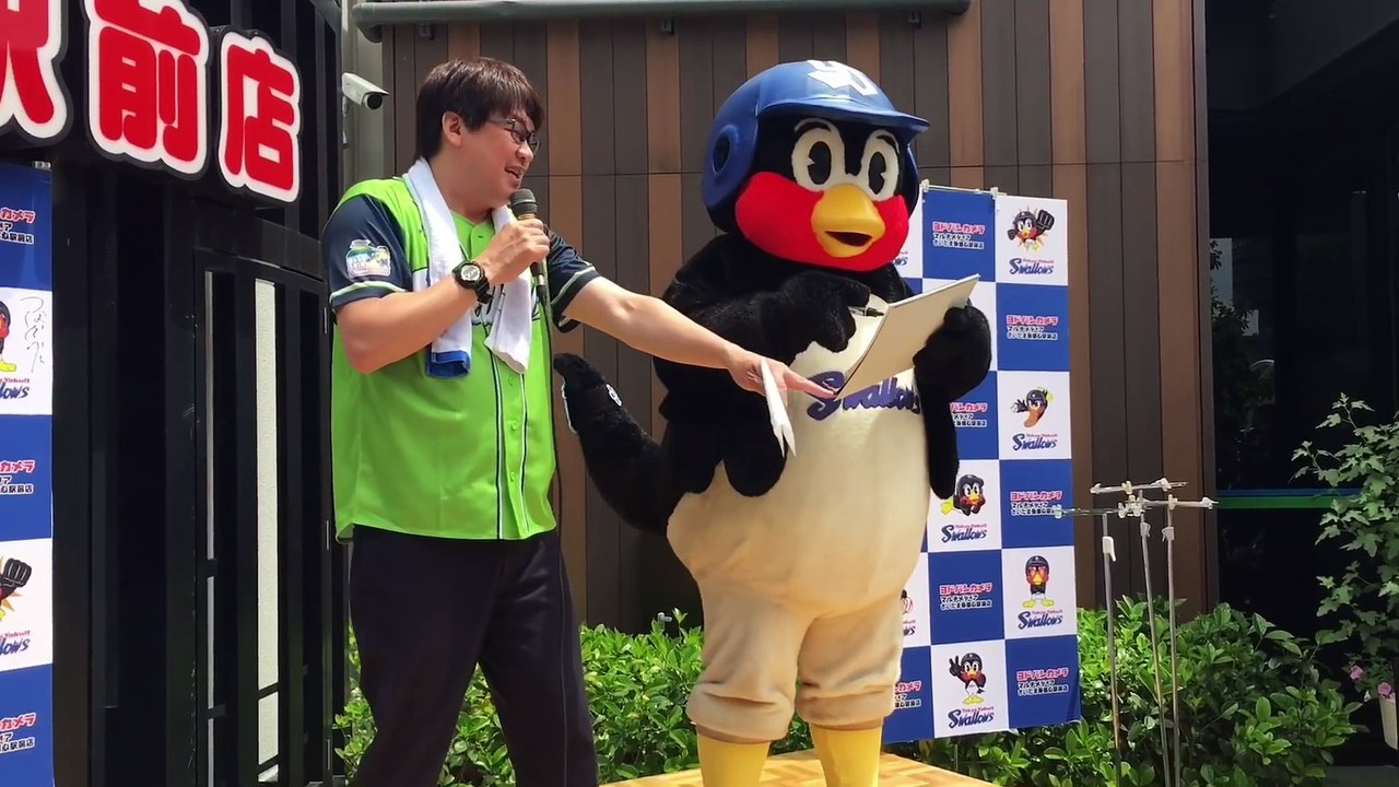 早速アメフトのニュースをいじるつば九郎ww（5-19ヨドバシカメラさいたま新都心店筆談トークショー）