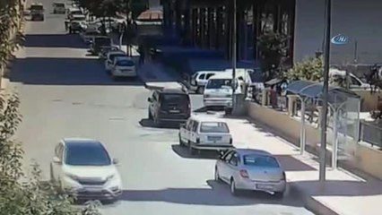 Dikkatsiz Yaya Kazaya Neden Oldu...o Anlar Kamerada: 1 Yaralı