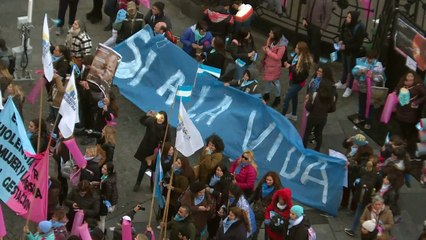 Thousands wait as Argentine Congress debates abortion rights