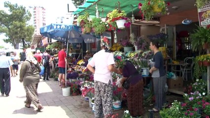 Antalya'da mezarlıklarda arife yoğunluğu