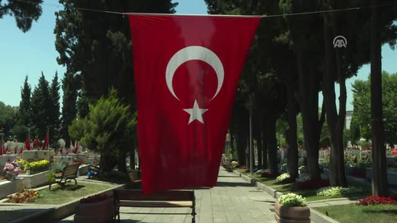 15 Temmuz Şehitliği'nde Bayram Arifesi