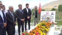 CHP'li Erol, Şehit Sekin'in Kabrine Gitti: 
