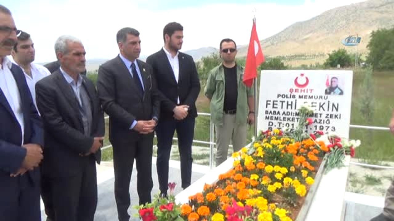 CHP'li Erol, Şehit Sekin'in Kabrine Gitti: "Bir Kahramanlık Hikayesi Yazmıştır"