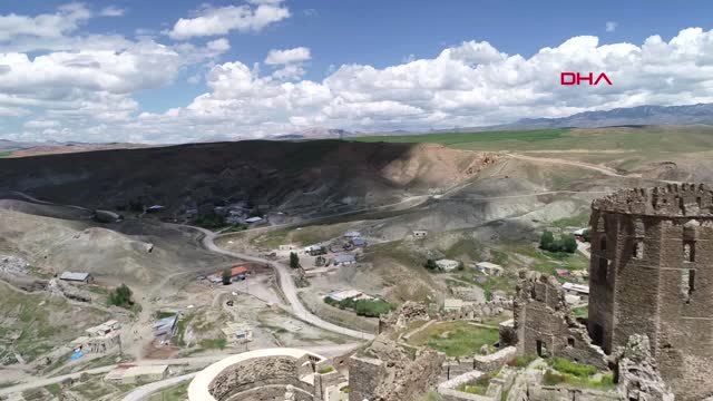 Van Tarihi Hoşap Kalesi'nde Kazı Çalışması