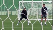 Kylian Mbappé, 'trivela' ile gol attıktan sonra 
