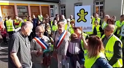 Flaxlanden  : manifestation des parents d'élèves de maternelle