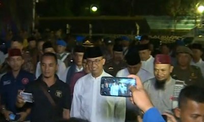 Anies Baswedan Rayakan Malam Takbiran di Kantor Wakot Jaksel