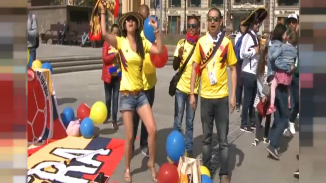 Fußballfans aus aller Welt feiern in Moskau